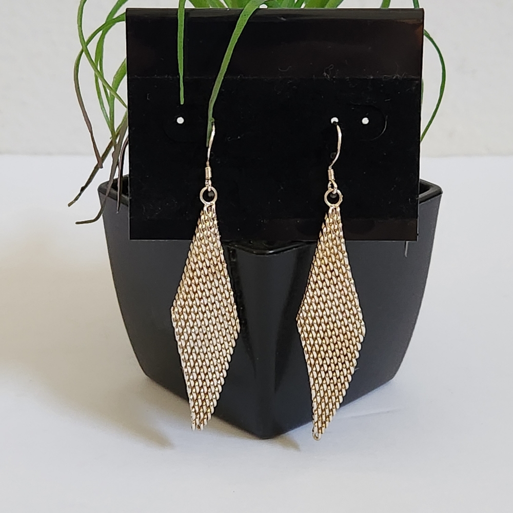 The Linked Silver 925 Triangle Earrings - Picture 3 of 10